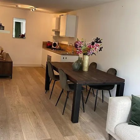 Square Apartment